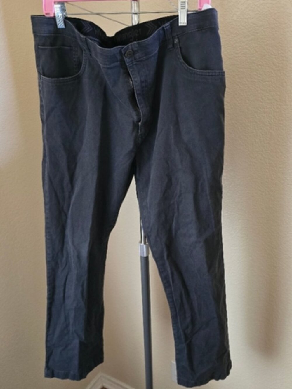 Wrangler Jeans With Pockets Zipper Size 38W 40 L 30 Inseam
